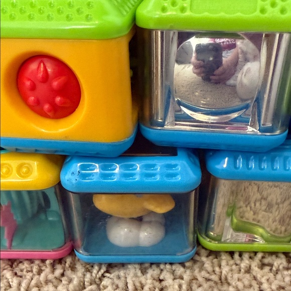 Fisher price peek a boo blocks - Picture 3 of 4